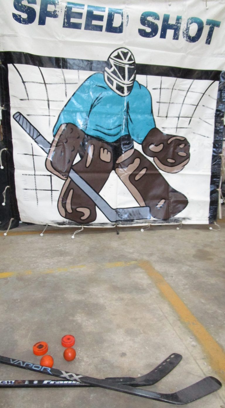 Speed Cage with Hockey Backdrop RentalWorld