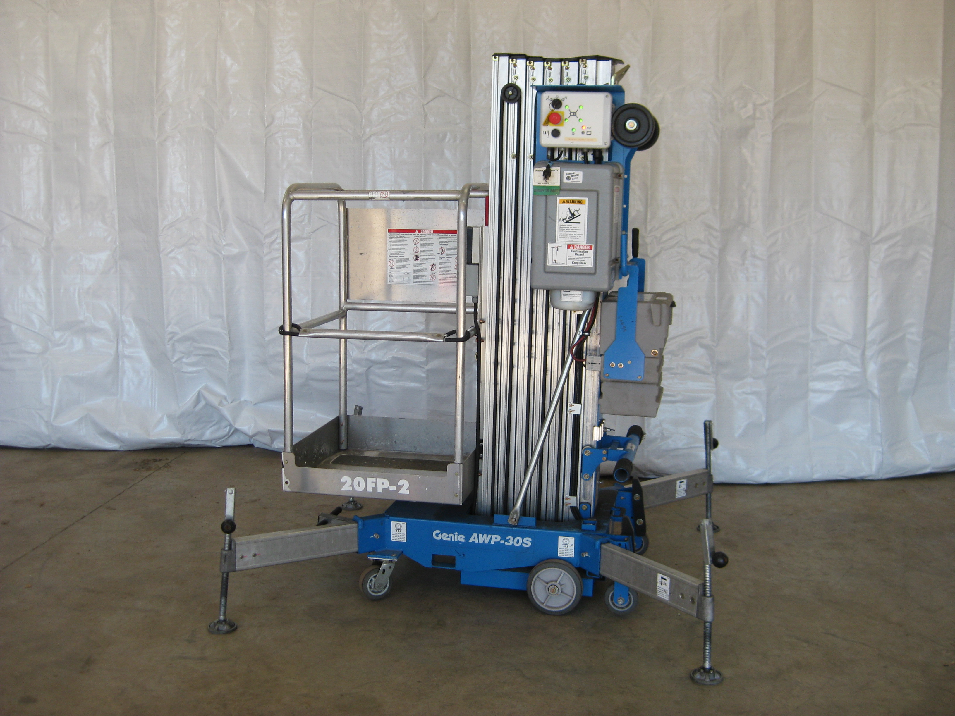 Lift Genie 30 Personnel Model AWP 30S Rental World