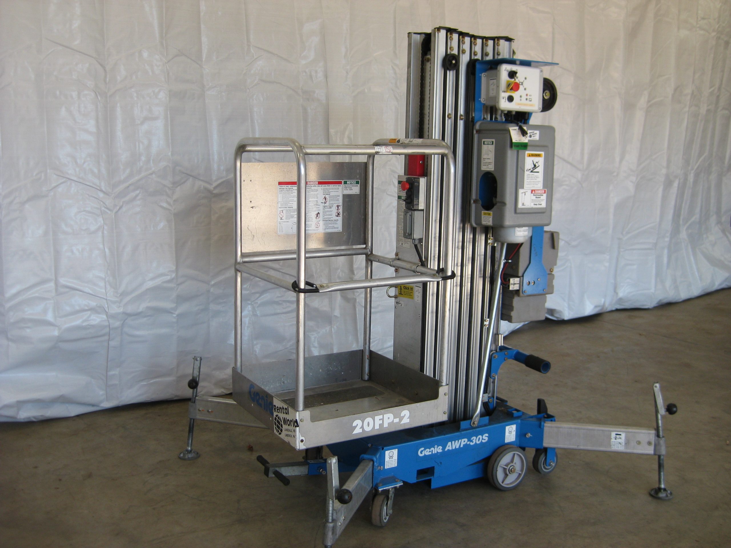 Lift - Genie 30’ Personnel Model AWP™-30S - Image 10