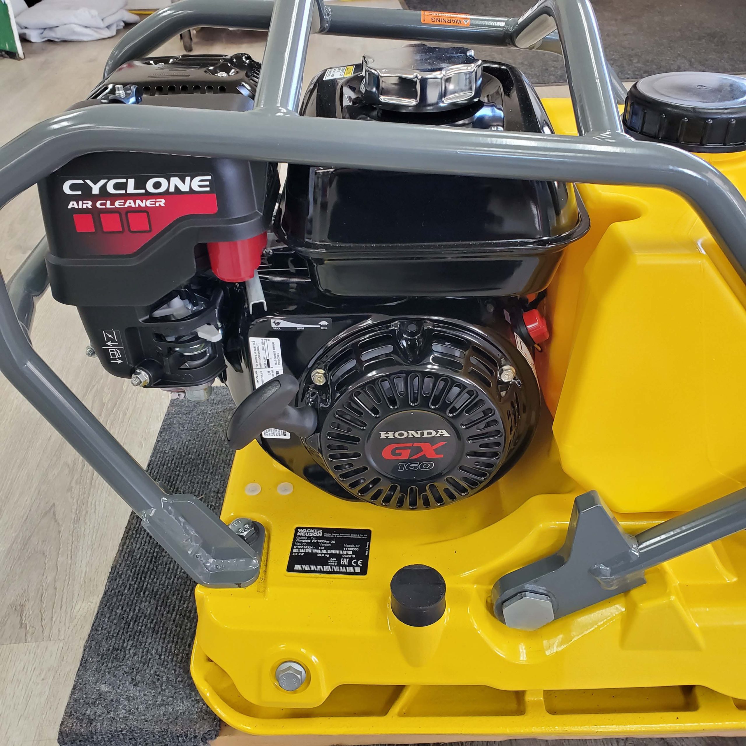 Compactor 20" X 22" - Vibratory Plate with Water Tank - Image 3