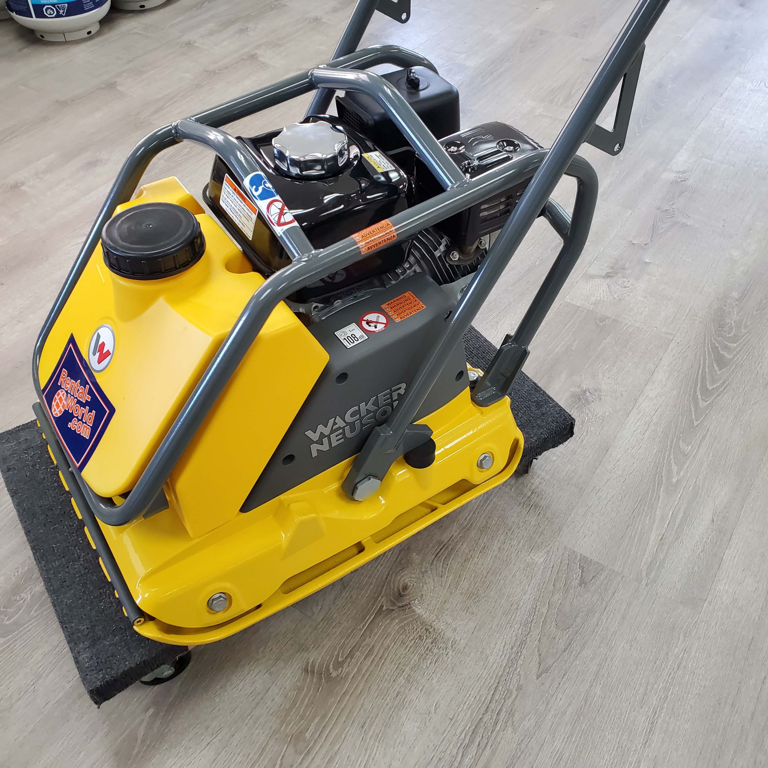 Compactor 20" X 22" - Vibratory Plate with Water Tank - Image 4