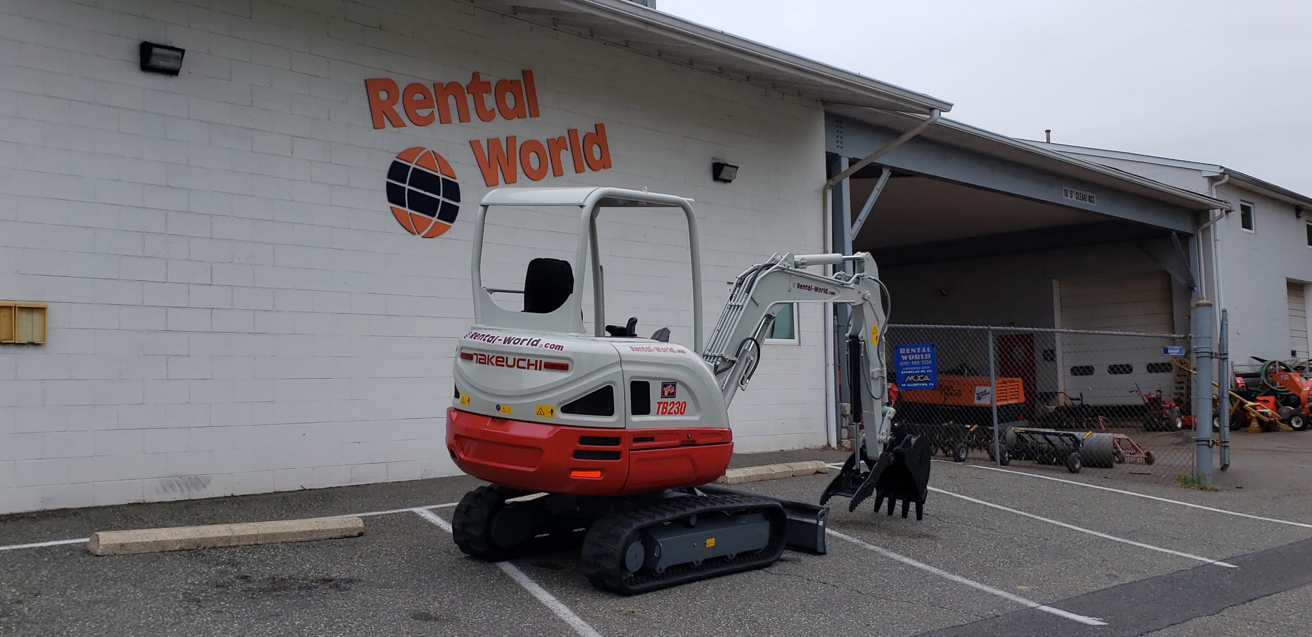 Excavator - Takeuchi Model 230R with Thumb - Image 13