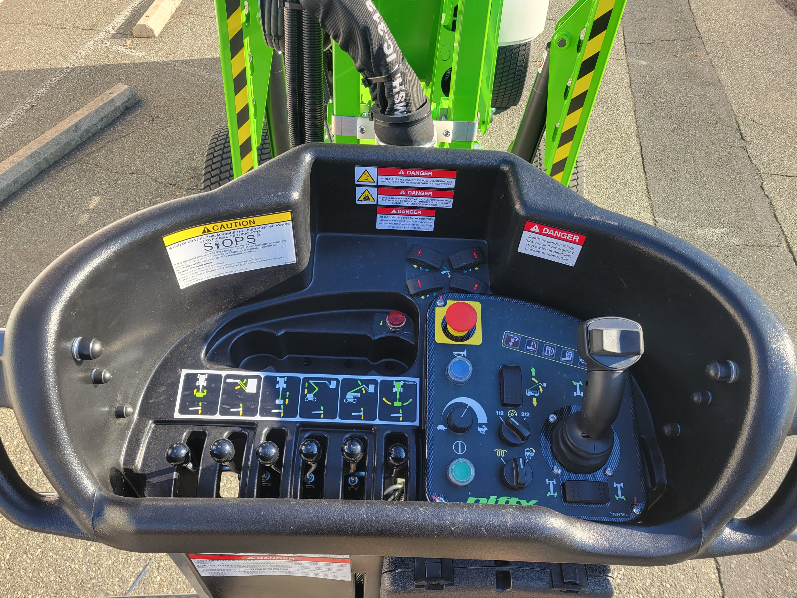 Lift 70' Bucket Nifty SD64 4x4x4 - Image 6