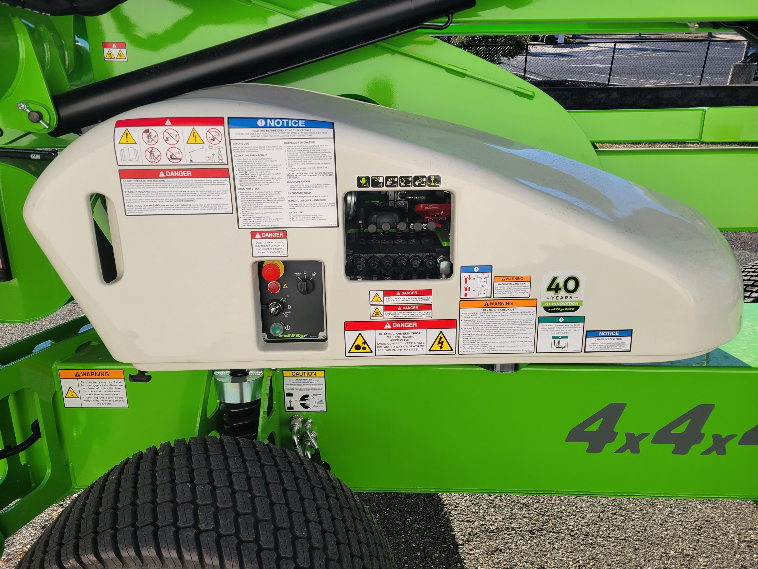 Lift 70' Bucket Nifty SD64 4x4x4 - Image 3