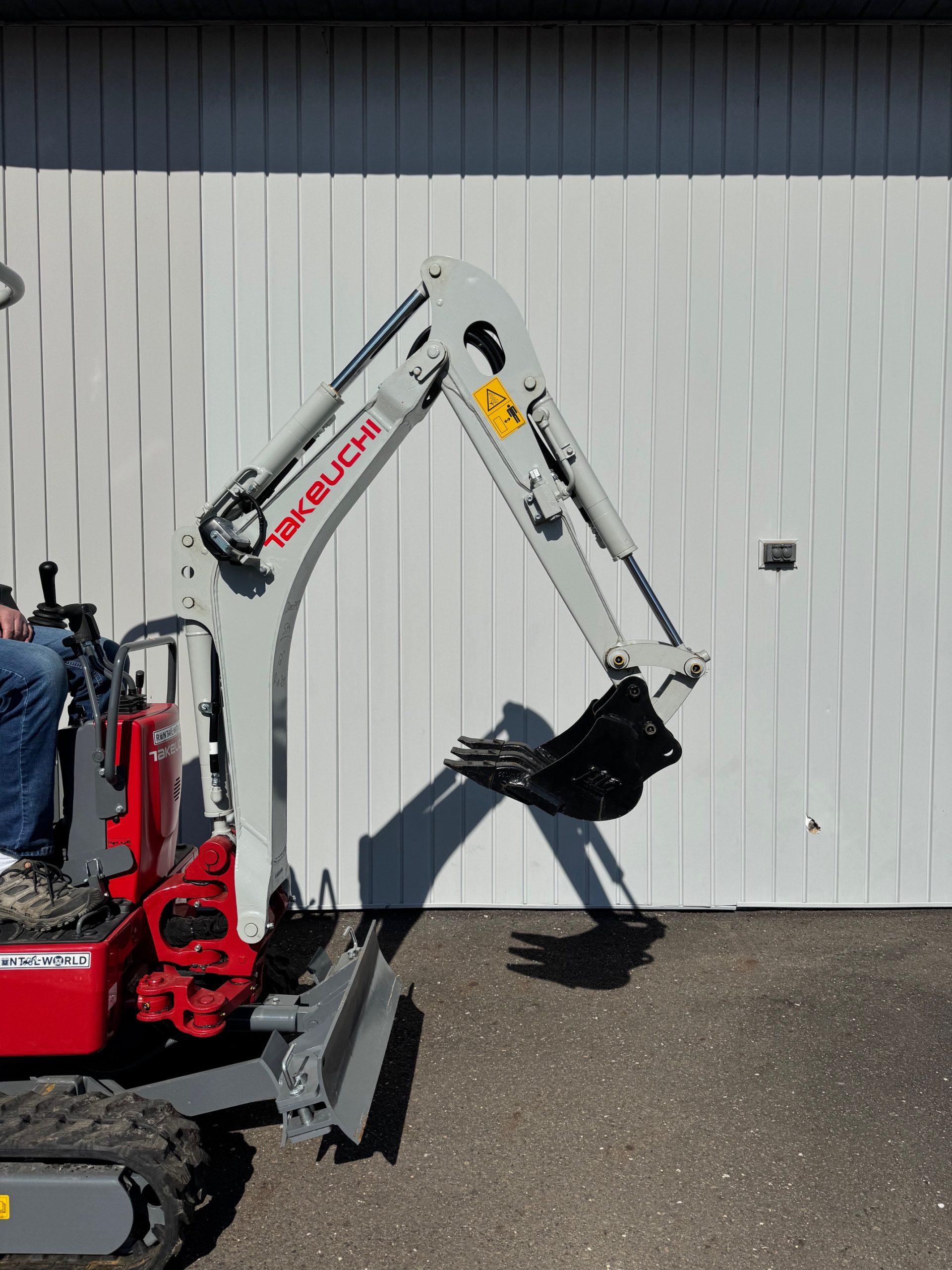 Excavator - Takeuchi Model 210R - Image 6