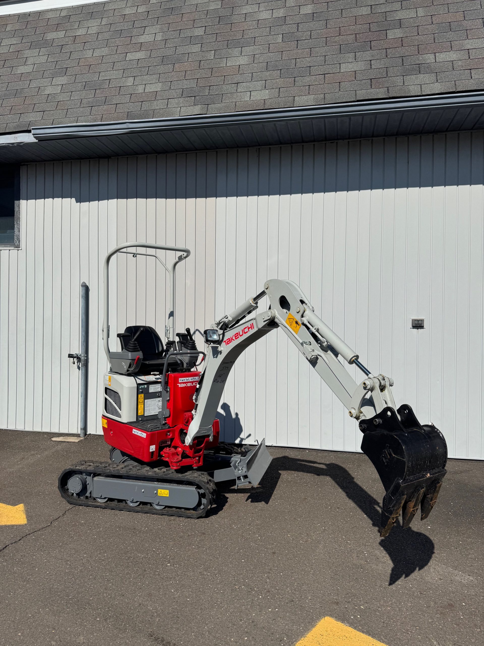 Excavator - Takeuchi Model 210R - Image 10